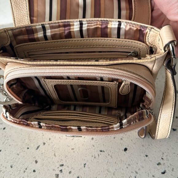 Tignanello Cream Pebbled Leather Crossbody Built in Wallet Shoulder Bag Travel - Picture 10 of 14